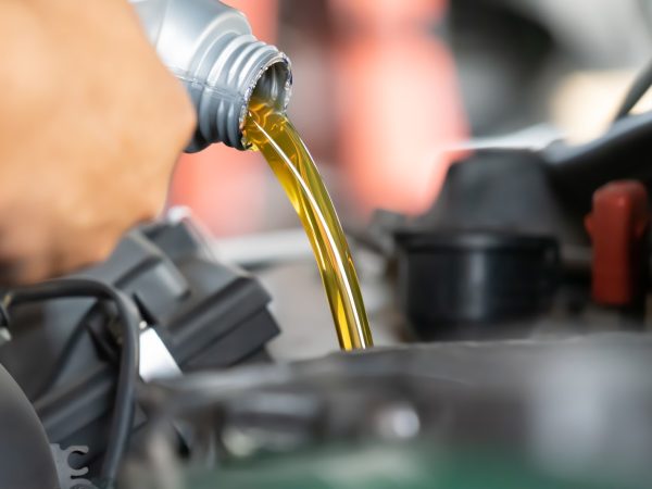 Qual é o Equipamento Ideal para a Troca de Óleo Rápida e Limpa?
