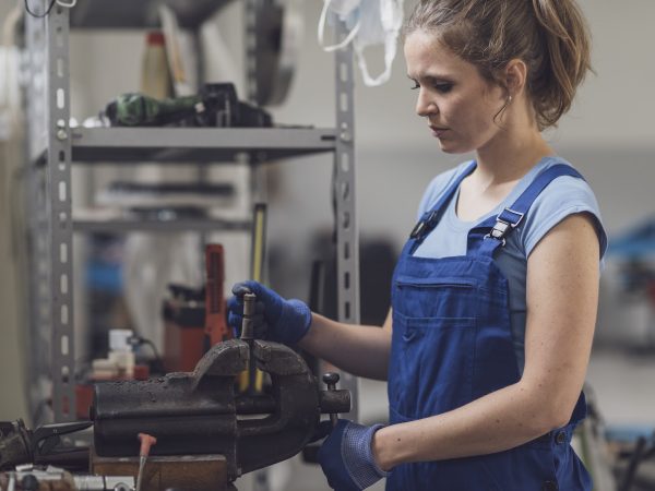 Soluções práticas para armazenamento e exposição: armários e expositores gôndolas