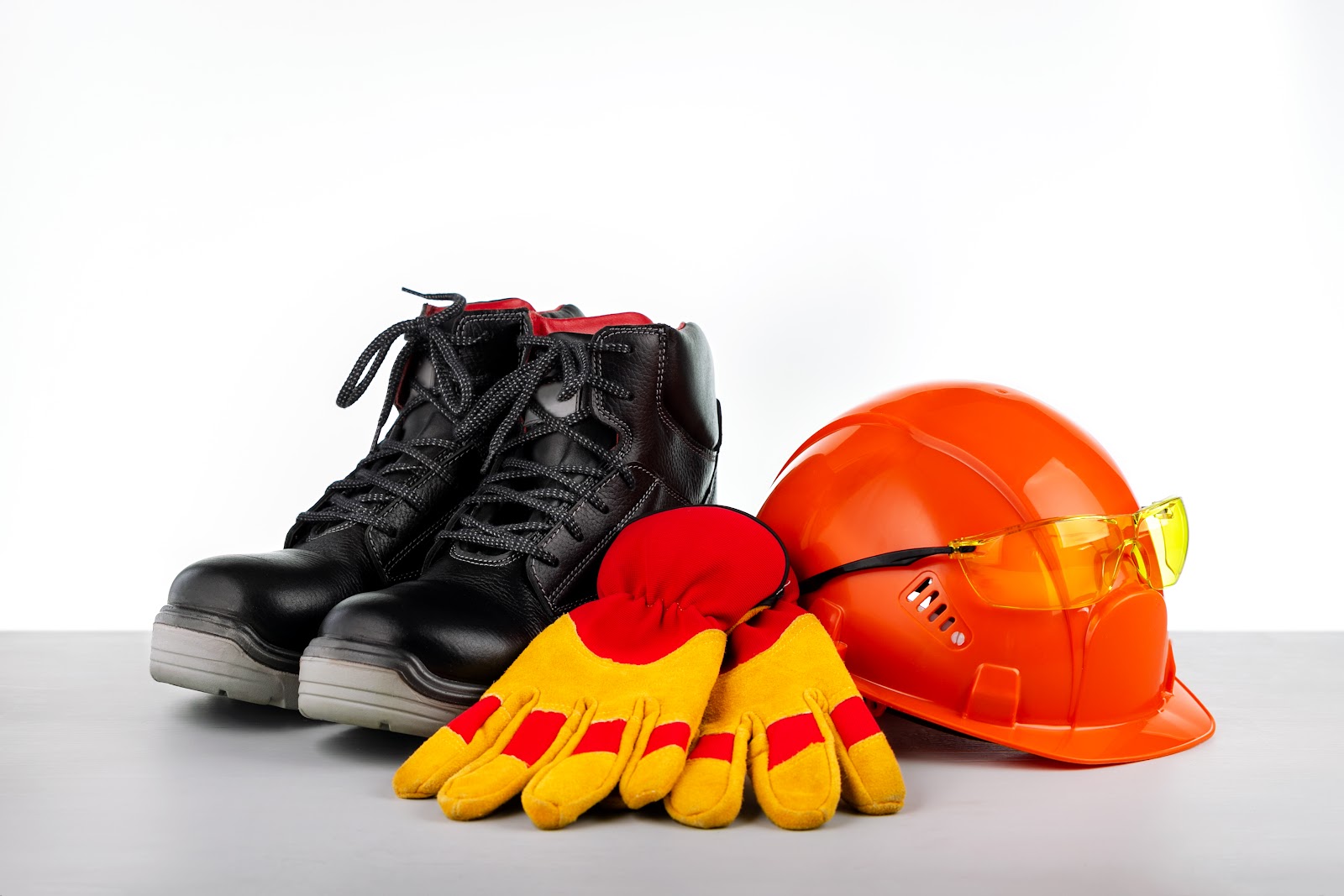 Como escolher o EPIs de segurança ideal para diferentes ambientes de trabalho: dicas e recomendações