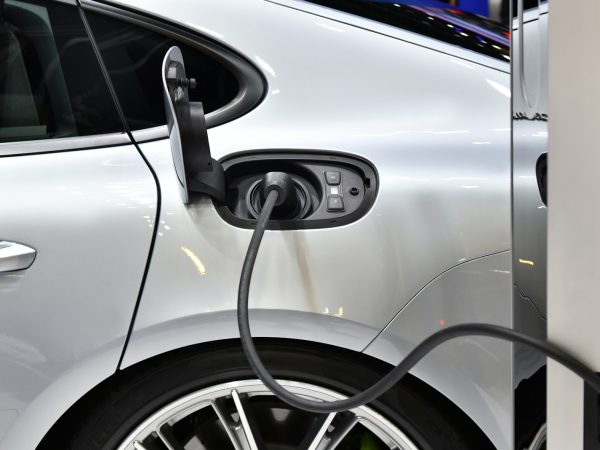 Guia Completo para Proprietários de Veículos Elétricos: Como Escolher a Melhor Estação de Recarga para Uso Diário