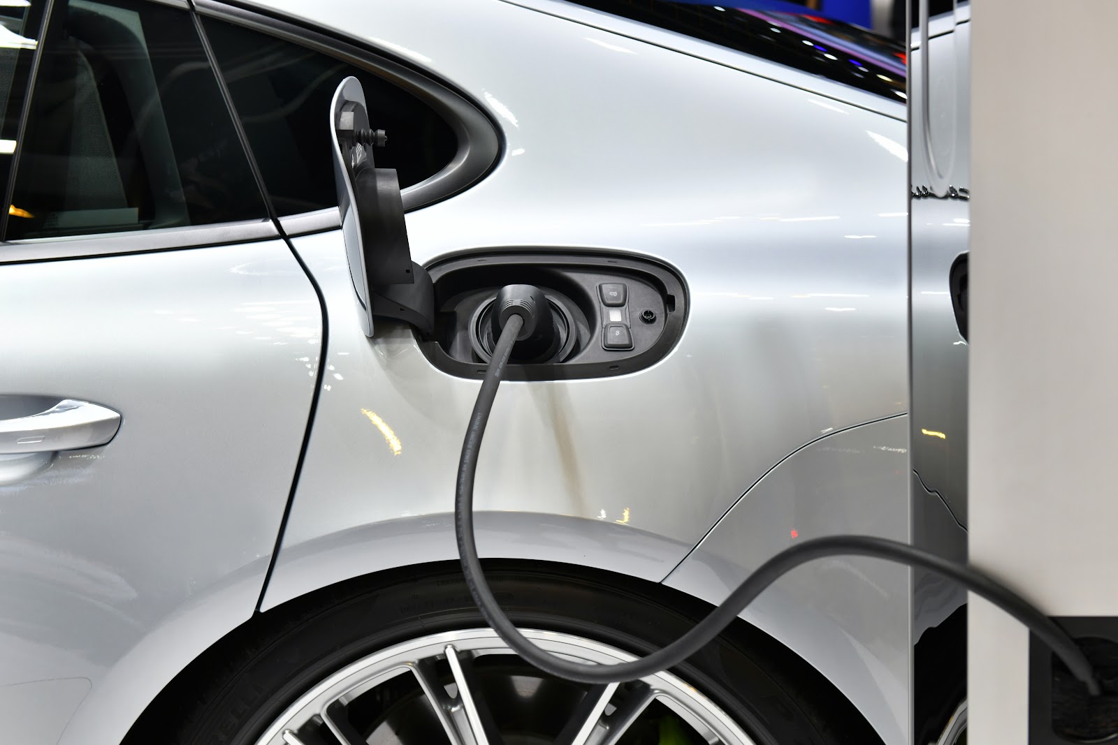 Guia Completo para Proprietários de Veículos Elétricos: Como Escolher a Melhor Estação de Recarga para Uso Diário